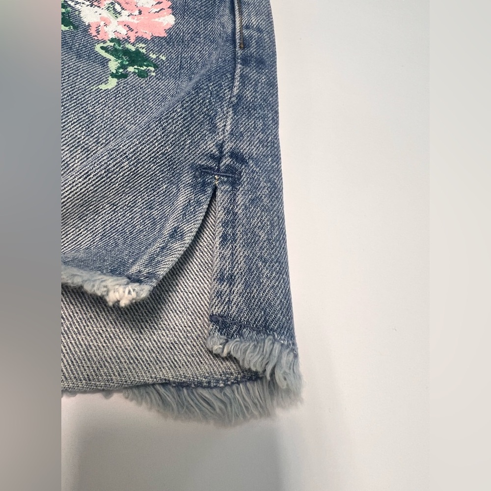 7 For All Mankind Women’s Painted Denim Shorts • Size 29” Waist • Raw Hem - Picture 8 of 13